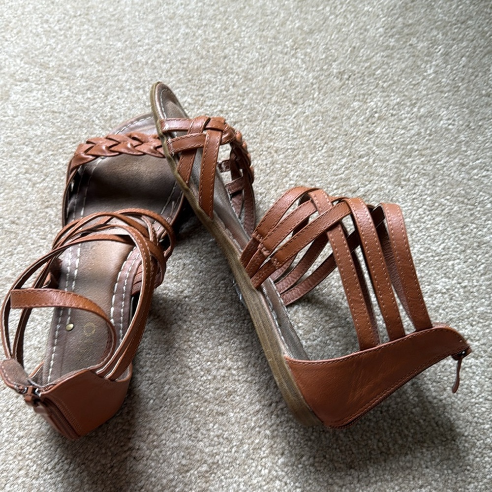Ollio Women’s Gladiator Sandal - Picture 7 of 8